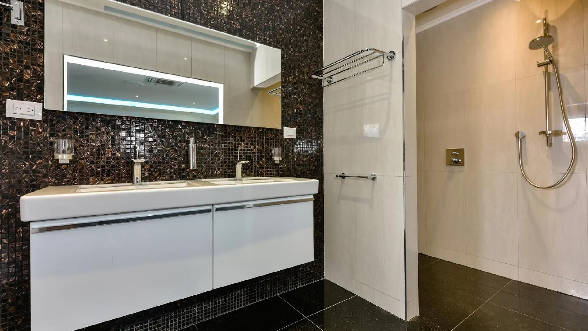 La Casa Piu Bella Where The Customer Is King Palm Beach 0*,