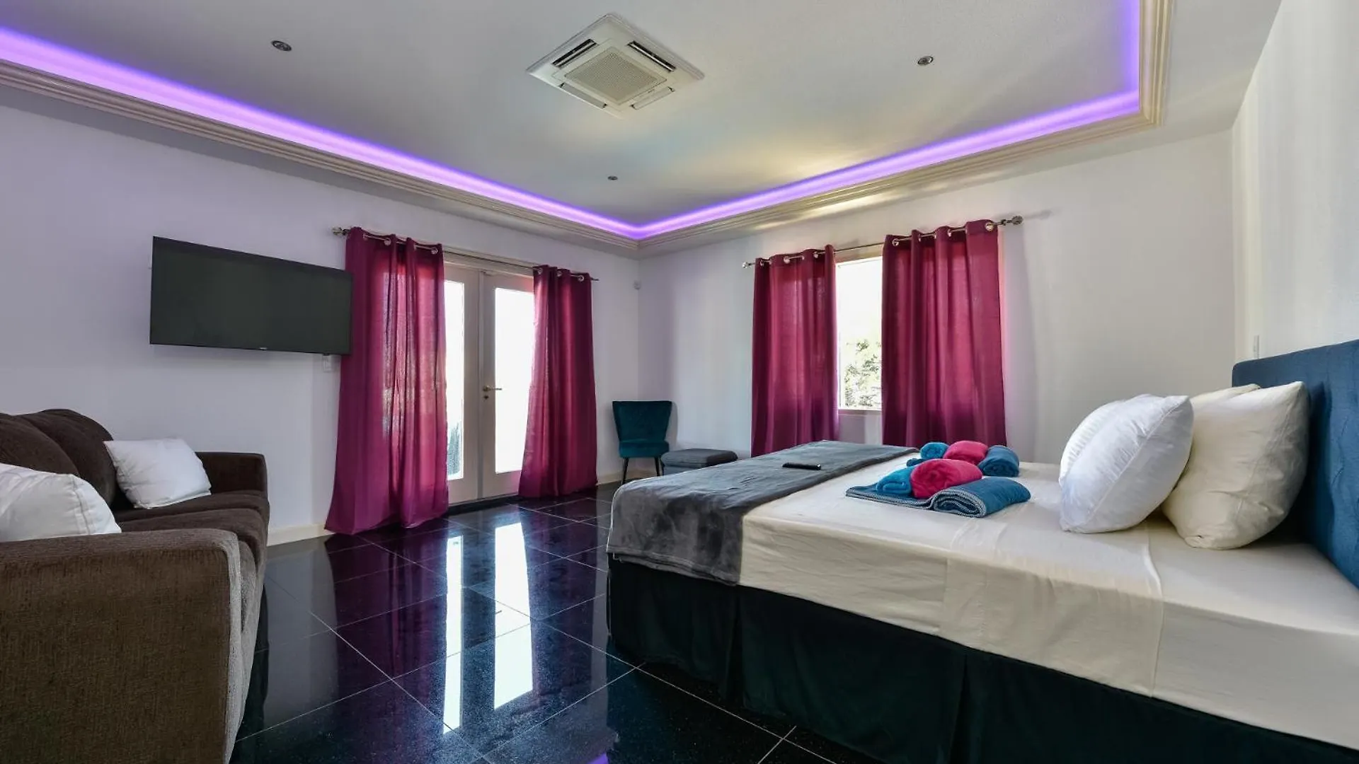 La Casa Piu Bella Where The Customer Is King Palm Beach Aruba